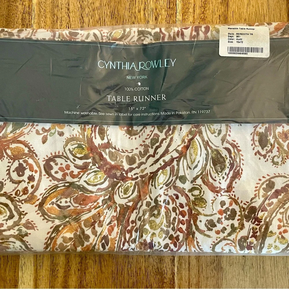 Cynthia Rowley Elegant Brown and Gold Paisley Table Runner
